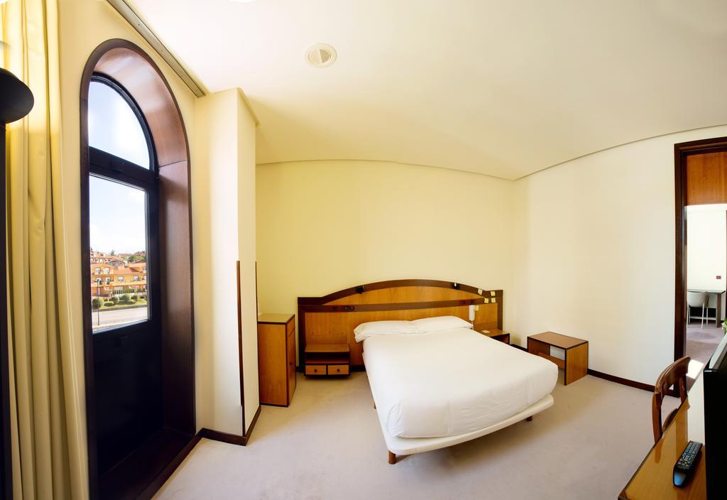 New Hotel Овьедо Номер фото